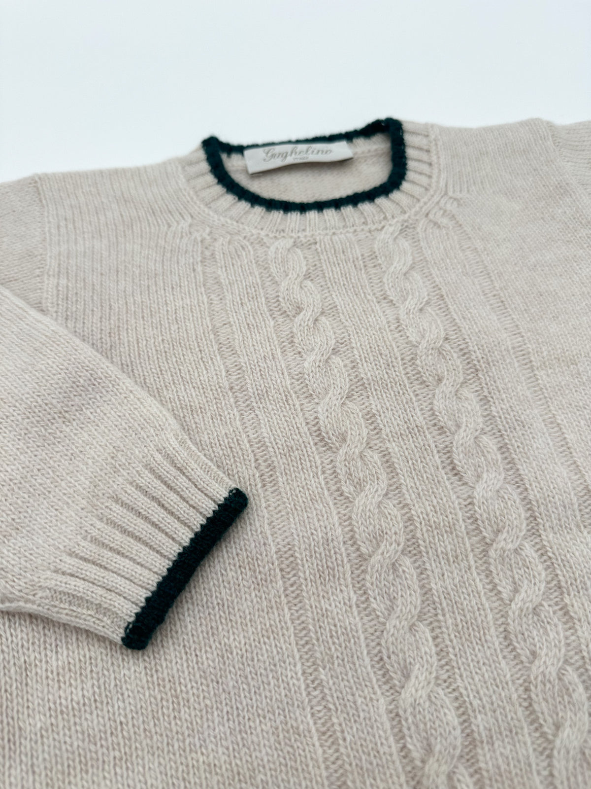Maglione girocollo a trecce 100% lana